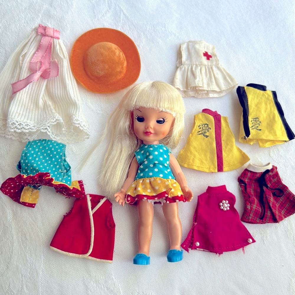 Vintage 1969 Remco Heidi Pocketdoll and lot of doll clothes & Hat Jan